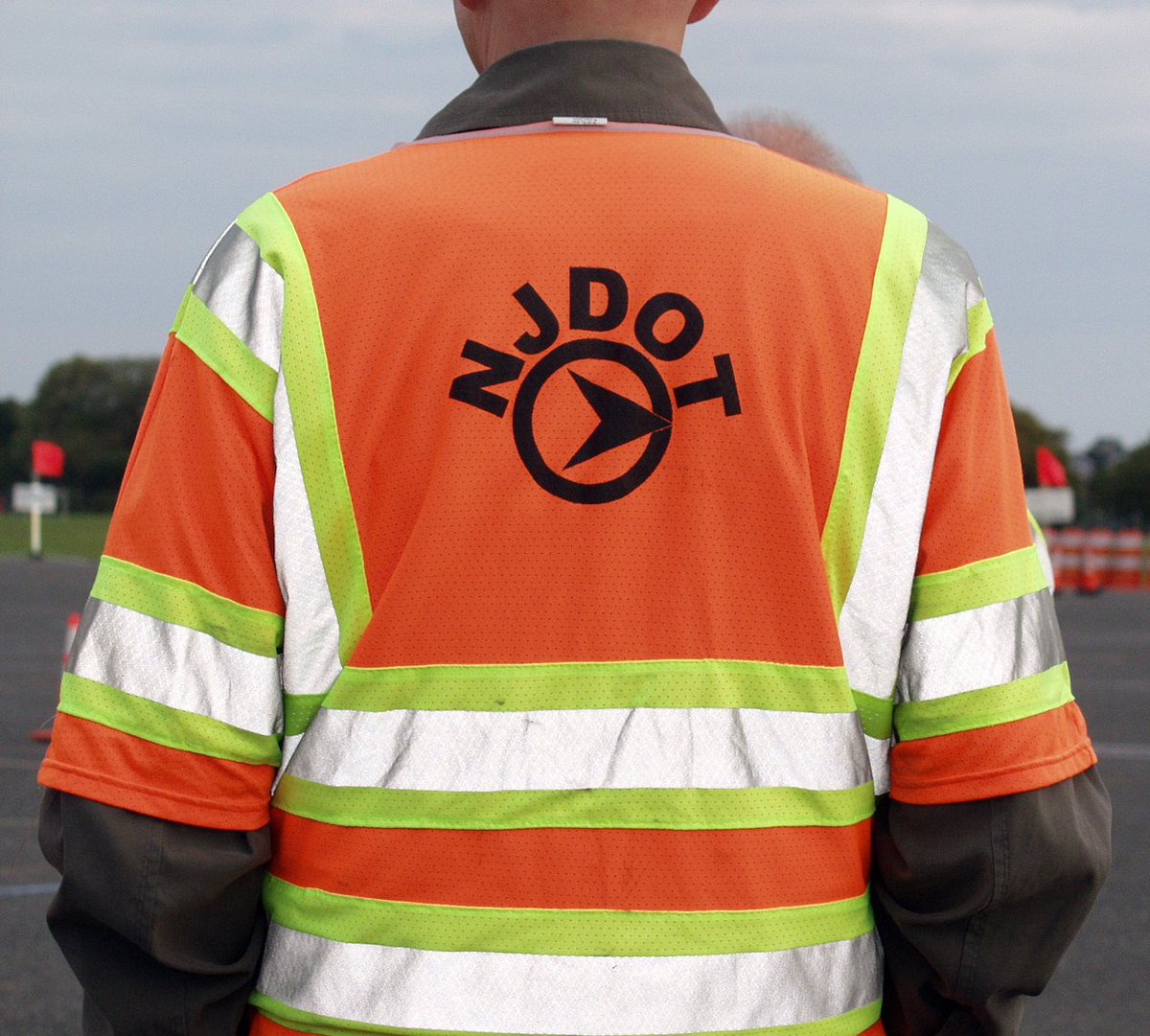 NewJerseyDOT's tweet photo. 👷👷‍♀️When you see the orange vest and cone you know what to do: slow down and move over for our crew. https://t.co/reWlfM2ZNY