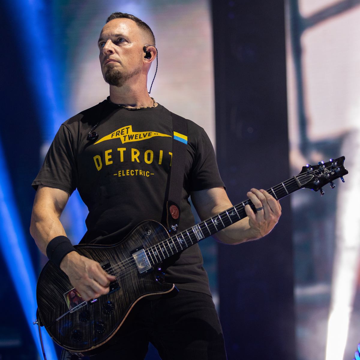 Detroit's own Mark Tremonti showing his pride for the Motor City at Pine Knob in July. 

⇊ Get the tee! ⇊
f12.link/240808-Detroit…