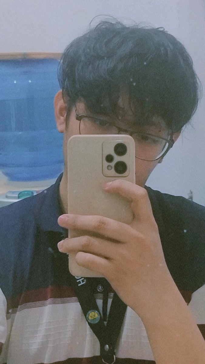 Mike_Mikkoy's tweet photo. Show us a photo of you wearing glasses because you need them to see https://t.co/tYorOICxFY