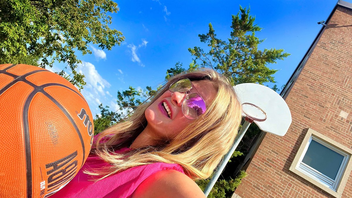 HeyItsMeMissJT's tweet photo. On the playground is where I spend most of my days. Don't just have the best of everything, make the best of everything! #ShootinSomeBBallOutsideTheSchool #OutdoorFitness #SummerCardio #CommitToFit #SweatItOut #HappyAndHealthy #JumpShots #Layups #PowerMoves 🏀💜👊🏀 https://t.co/uLtrjpHq4S