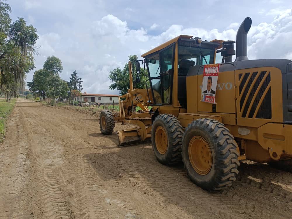 #GranTrujillo Gobierno Bolivariano avanza en recuperación de vías agrícolas de Sucre y Urdaneta lc.cx/kMi2TM