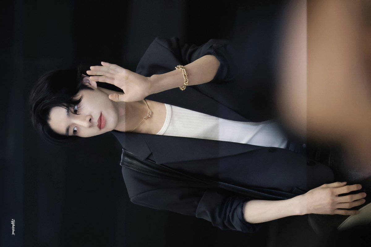 240808 GMP 출국
스미마세 제이크씨...
여기 김포공항아니고 런웨이지요?

#제이크 #심재윤 #JAKE #엔하이픈 #ENHYPEN #ENHYPEN_JAKE #ジェイク