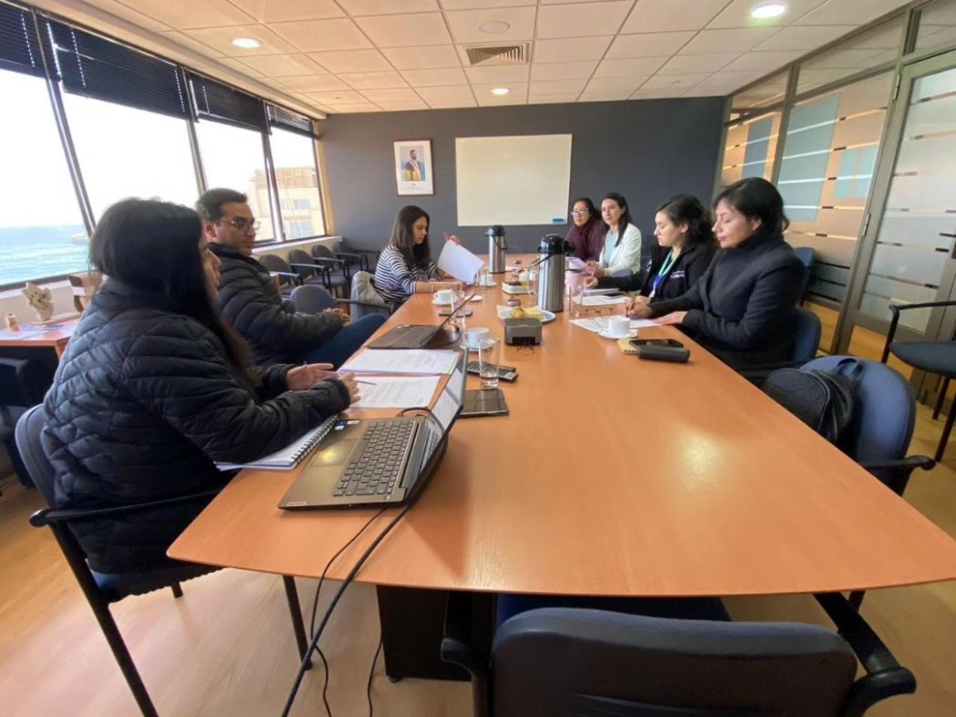 Una productiva reunión sostuvo la seremi <a href="/dafne_pinor/">Dafne Pino Riffo</a> con el Comité Ejecutivo del <a href="/energia_cluster/">Clúster de Energía Antofagasta</a>. 

La instancia estuvo centrada en revisar los avances de las iniciativas en curso  y planificar las acciones programadas para el segundo año de este estratégico programa.⚡️🍃