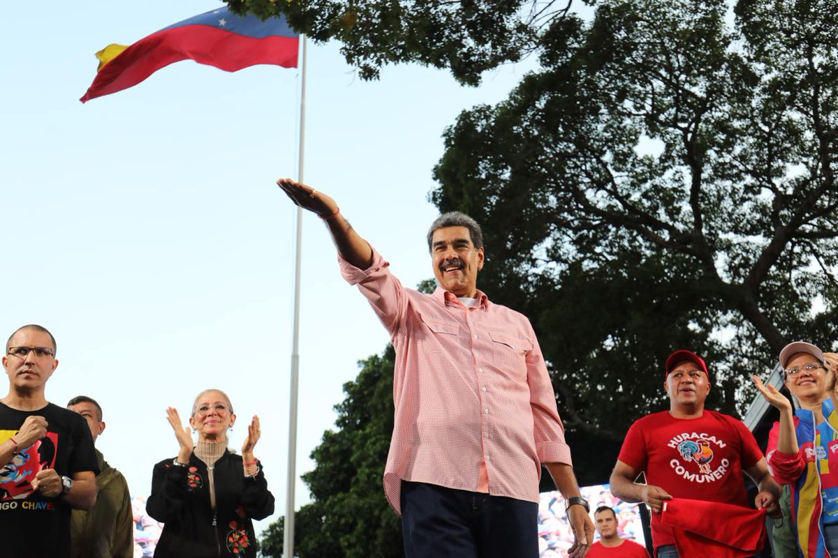 Alfred Nazareth (@luchaalmada) on Twitter photo #Ahora Pdte. <a href="/NicolasMaduro/">Nicolás Maduro</a>: La derecha fascista tiene el plan de llenar de violencia a Venezuela y entregarla al imperio; Nuestro plan es construir la Patria potencia, el Proyecto Bolivariano.
#08Ago
#PuebloSonrienteYEnPaz #Ahora Pdte. <a href="/NicolasMaduro/">Nicolás Maduro</a>: La derecha fascista tiene el plan de llenar de violencia a Venezuela y entregarla al imperio; Nuestro plan es construir la Patria potencia, el Proyecto Bolivariano.
#08Ago
#PuebloSonrienteYEnPaz