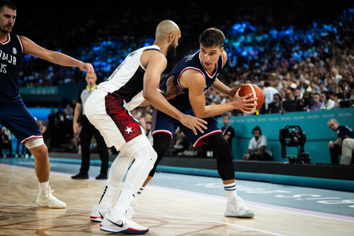brasilcoast2's tweet photo. Svetislav Pesic, treinador da Sérvia:

"Estou irritado porque não fomos respeitados. O melhor jogador do mundo não pode bater apenas 4 lances livres em um jogo que ele jogou 37 minutos."

Bogdan Bogdanovic:

"Os Estados Unidos realmente não precisam disso, não precisavam ser ajudados pelos arbitros. As coisas foram estranhas, tentávamos falar com os arbítros e eles nos ignoravam."