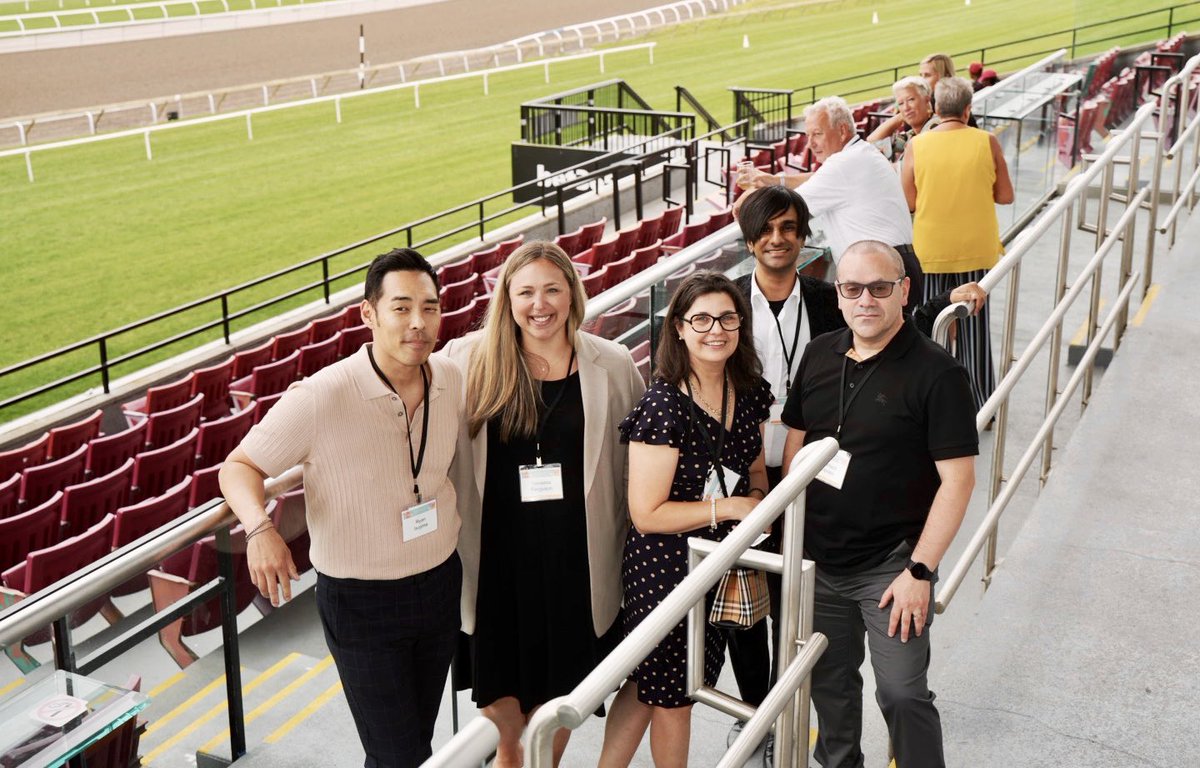 OntConstSec's tweet photo. The Connections &amp; Cocktails event is in full swing at Woodbine Racetrack! The horses are racing, and everyone is networking and placing their bets. An exciting evening of connections and fun! 🐎🎉 #ConnectionsAndCocktails #Networking #WoodbineRacetrack https://t.co/QL8EEMeFCS