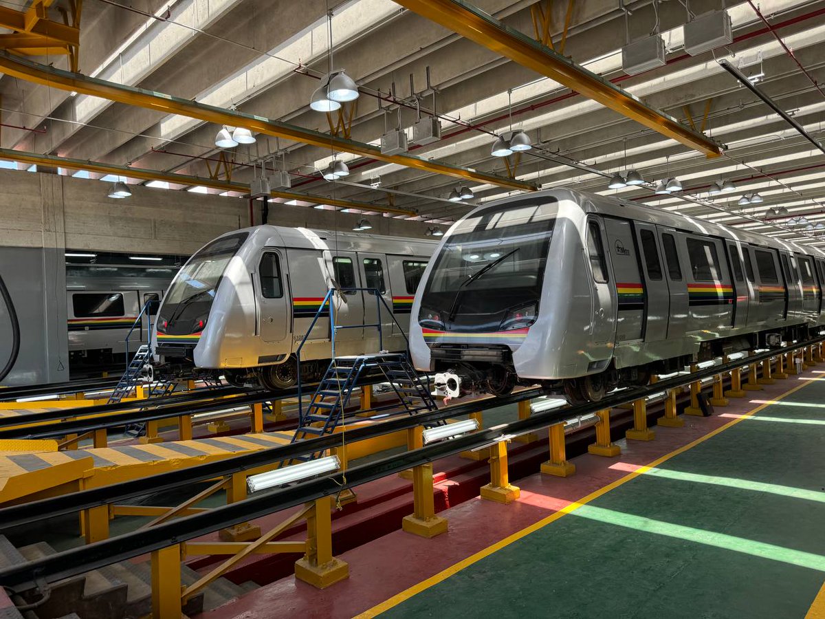 #AsíLoDijo | “Nuestro pdte. <a href="/NicolasMaduro/">Nicolás Maduro</a> comprometido y contento de formar parte de la familia <a href="/metro_caracas/">Metro de Caracas</a>, se siente orgulloso del talento humano que pertenece a la empresa ferroviaria, quienes han avanzado en la modernización del sistema subterráneo”, expresó el ministro