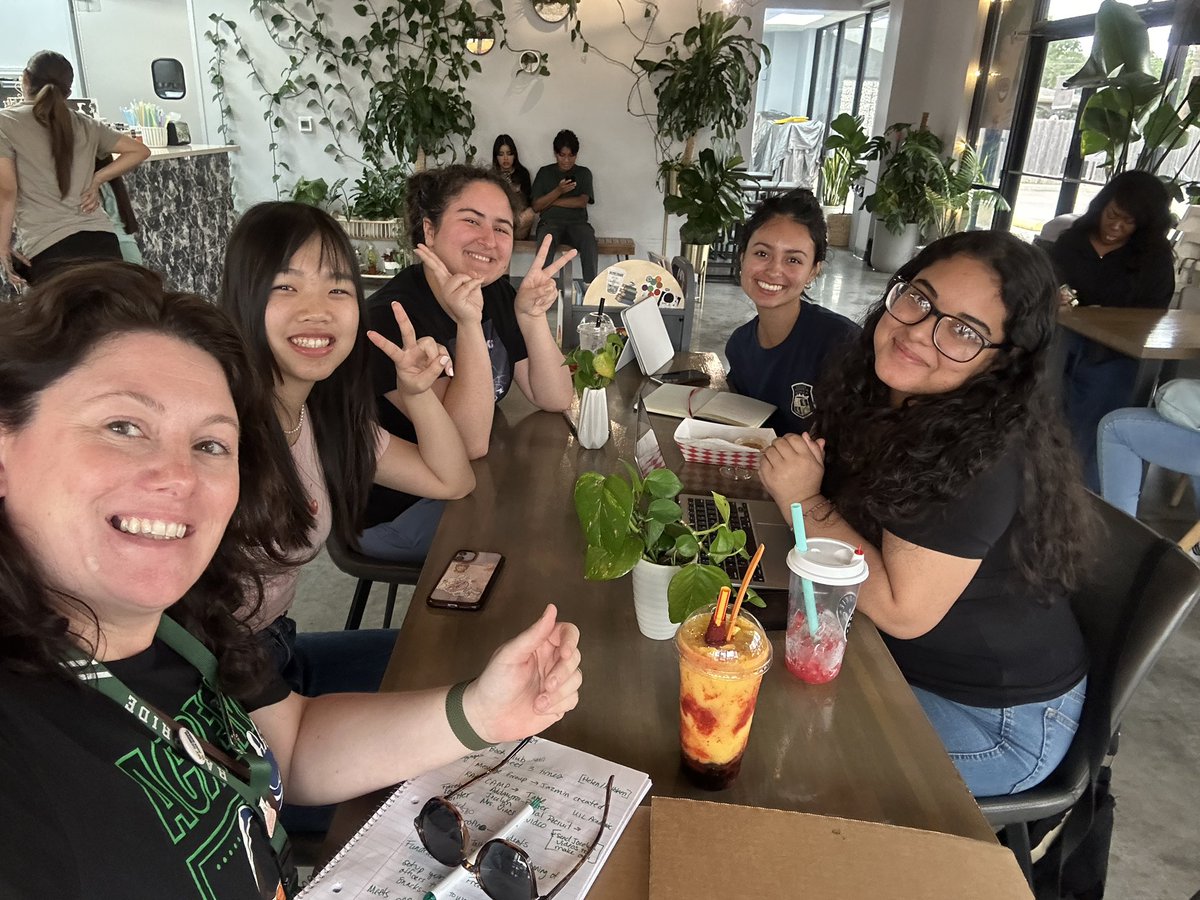 vince_mrs's tweet photo. Academic Decathlon officers first of the year meeting! #TheCreekIsRising #RPND #RAMazing https://t.co/CrNmaMRdFG