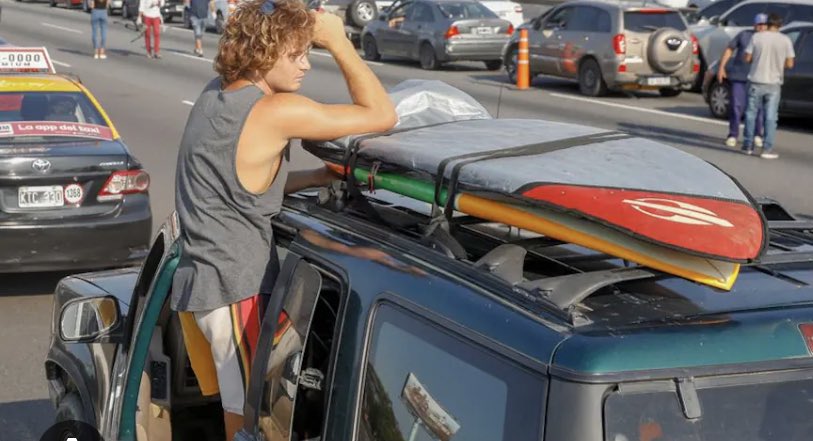 El país le debe un homenaje y un reconocimiento. Como a la querida abuela de la plaza en la reposera