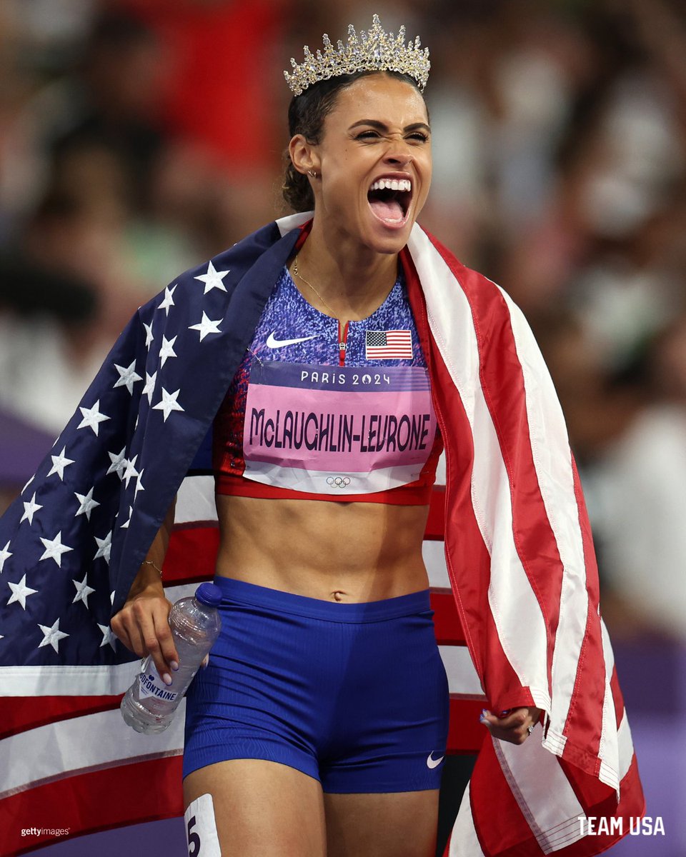 TeamUSA's tweet photo. All hail Queen Sydney 👑

#ParisOlympics https://t.co/evl3XJ3t73