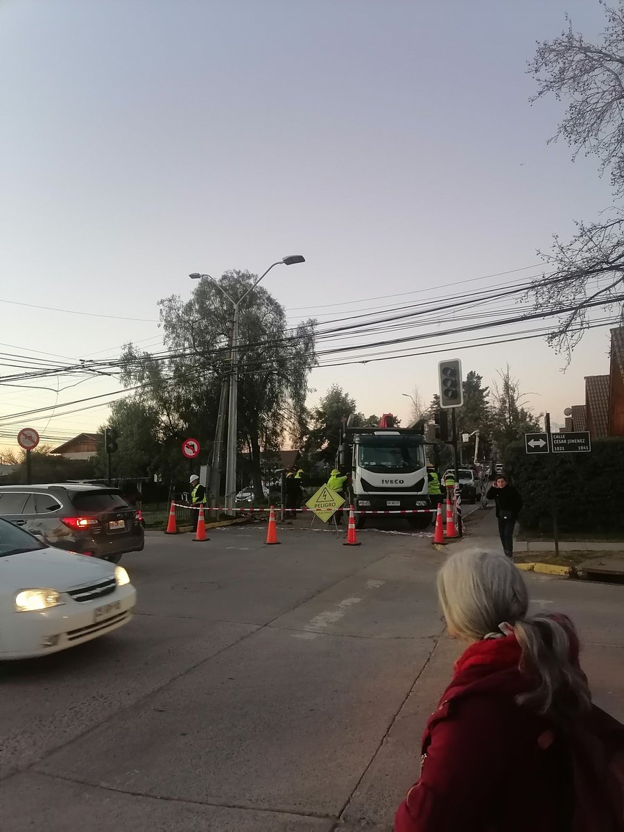 MarRb96's tweet photo. Por fin @CGE_Clientes trabajando en Bombero Villalobos despues de 1 semana!
Gracias @ragliatim por su apoyo y gran gestión!!! https://t.co/5buvWqbLy2