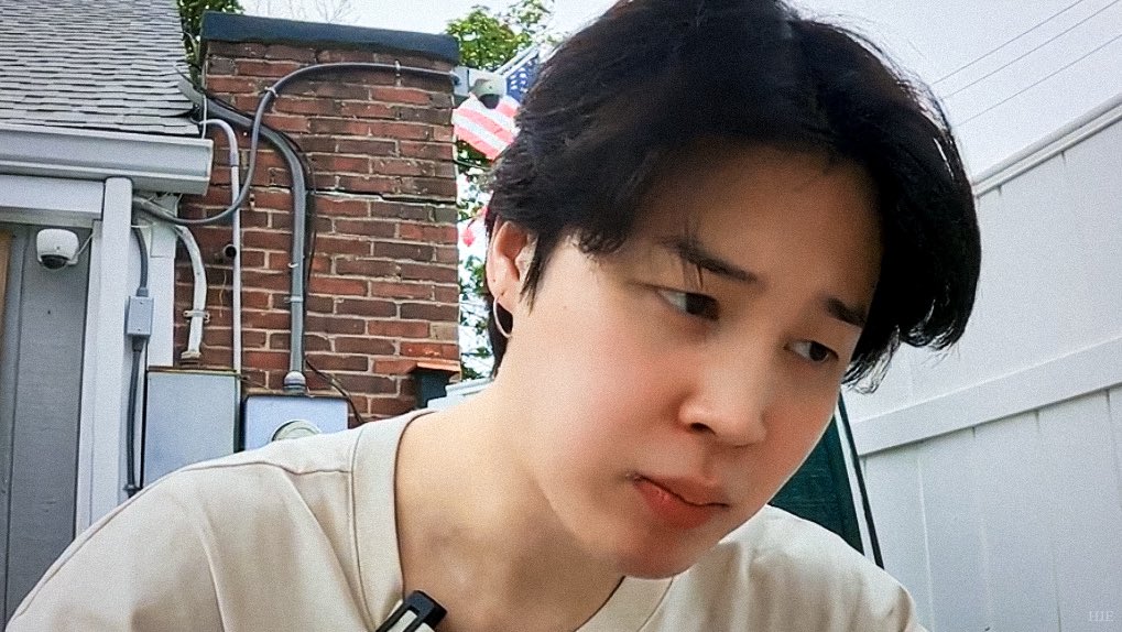 hourlyjimineyes's tweet photo. oh jimin 😭😭 https://t.co/lyLu7gvLgB