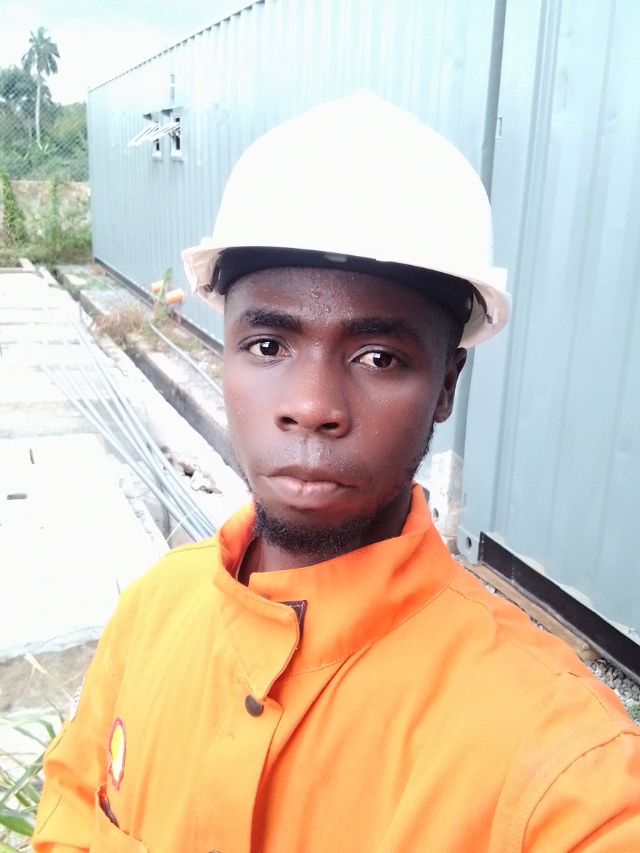 uboy828's tweet photo. This is the first time I've been in shell with my oga working wish me the best https://t.co/sQlsDrPzYK
