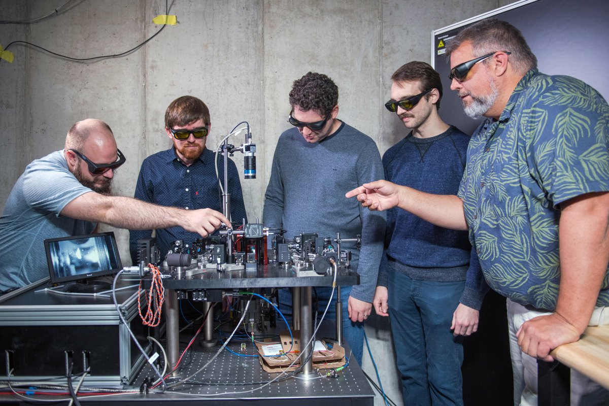 NASAglenn's tweet photo. NASA Glenn holds NASA’s first-ever quantum memory thanks to a collab between our Technology Transfer Office &amp; @infleqtion. It's the first step to creating a large-scale quantum network, which could improve security &amp; help us better understand the universe: https://t.co/blTIO4HTHo https://t.co/9GLLNjJhnm