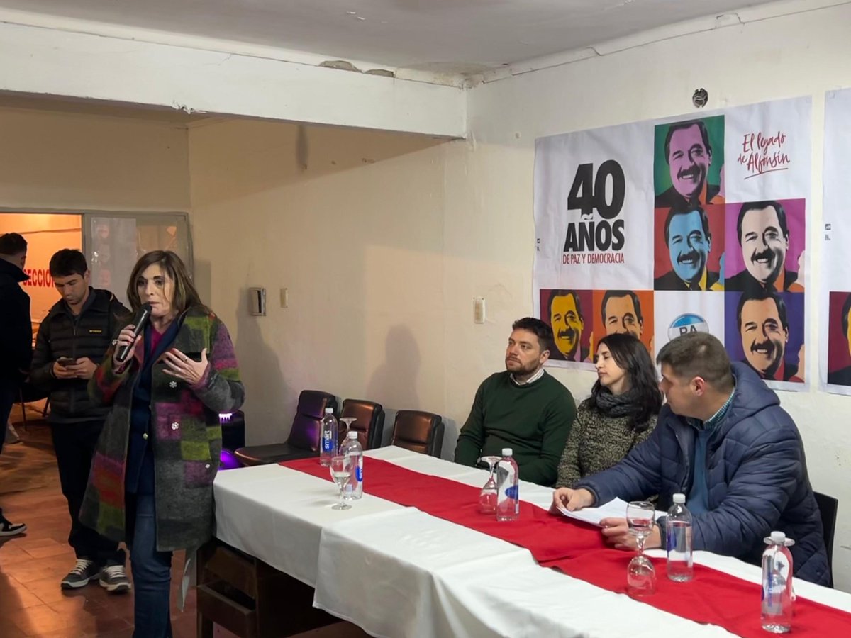 adrianamolina20's tweet photo. #SantaFe Asunción de las nuevas autoridades de la seccional 7ma de nuestra Ciudad. Felicitaciones a la nueva mesa de conducción en especial al nuevo Presidente @EmiKoppl 
@UCRNacional  @UCRStaFeCapital https://t.co/DFEl2kYuBy