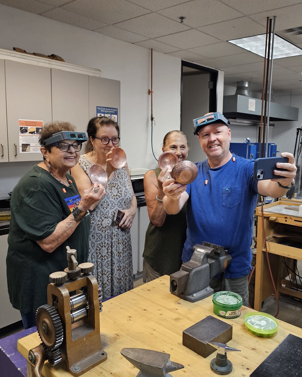 TheCraftGuild's tweet photo. Crafting copper bowls with the always fun metals Instructor Jeff Duryea and his incredibly talented students🤩⚒️
#CraftGuildofDallas https://t.co/QDXcQzEeqD