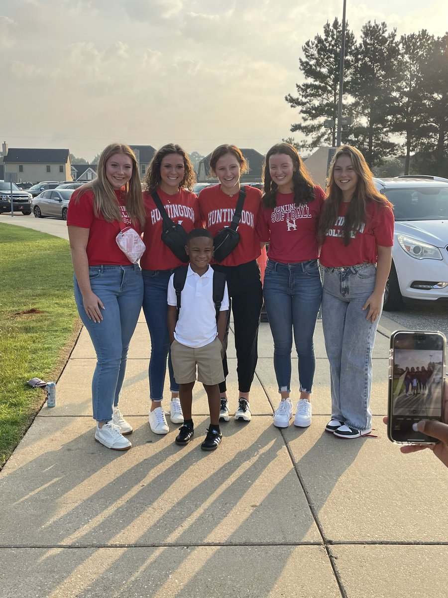 HCHawksSoftball's tweet photo. Had fun welcoming the children on their first day of school this morning at Garrett elementary! https://t.co/RnMkBHKVIN
