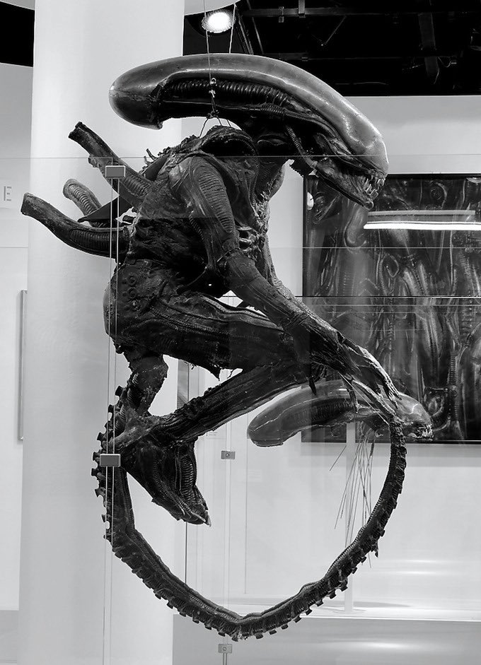 xe0_xeo's tweet photo. Original Xenomorph Suit - H.R. Giger, 1978 https://t.co/fAdwzr4iSS