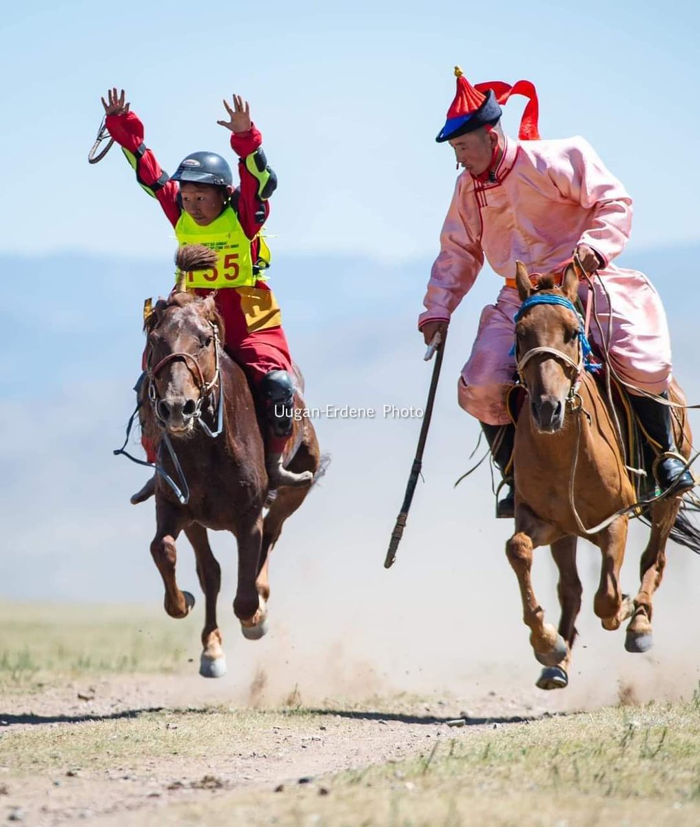 Наадам дууслаа шүү 
Эрс тэс уур амьсгалтай Монголчууд зундаа нэг наадахад битгий төвөгшөөгээрэй 
Үндэсний бахархал юм шүү