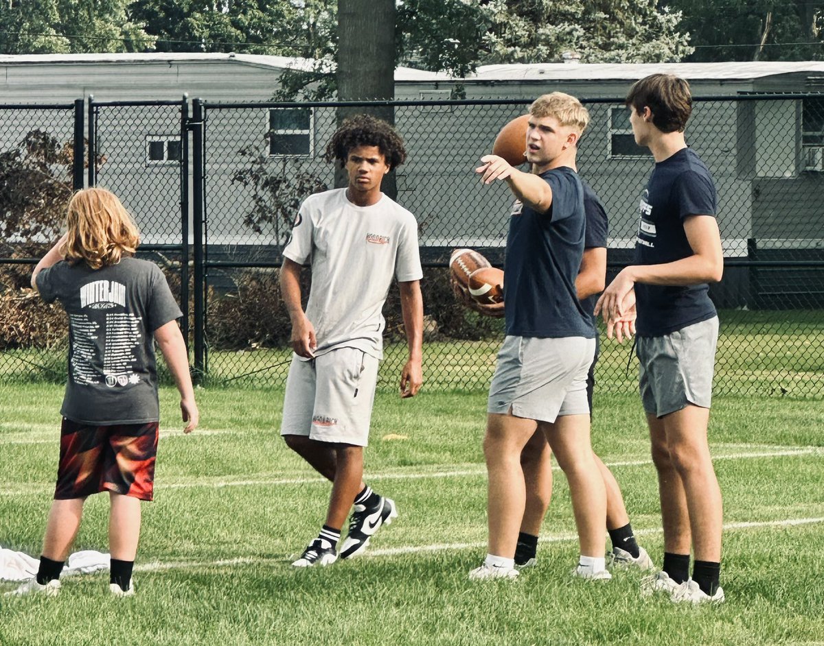 andy_myers07's tweet photo. Good time getting kids ready for their JFL season at our JFL camp this afternoon. @MonRoseFB https://t.co/tIXIG5MbVP