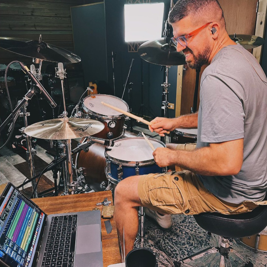 AvidProTools's tweet image. 🥁 Recording drums
📷 instagr.am/naldi_merced
▶️ avid.com/pro-tools
 
#recording #drums #drumset #drummer #musicproduction #daw #avidprotools #protools #avid