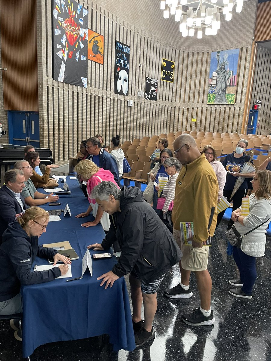 3️⃣0️⃣0️⃣!!

That’s how many flood kits were given out tonight during our Flood Preparedness Town Hall with <a href="/NYCWater/">NYC Water</a> 

Thank you for making this possible and for giving District 13 the information and resources we need for flood prevention!