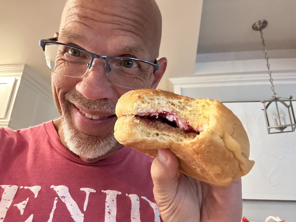 CurtisTucker's tweet photo. Oh my! Here ya go. A Raspberry Fluffernutter on a brioche bun with a side of jalapeño chips. That’s what’s for dinner. Today is the Date To Create. This is the occasion to forget all excuses and start that project you constantly daydream about. Get busy! #shaggylife #datetocreate #daretocreate