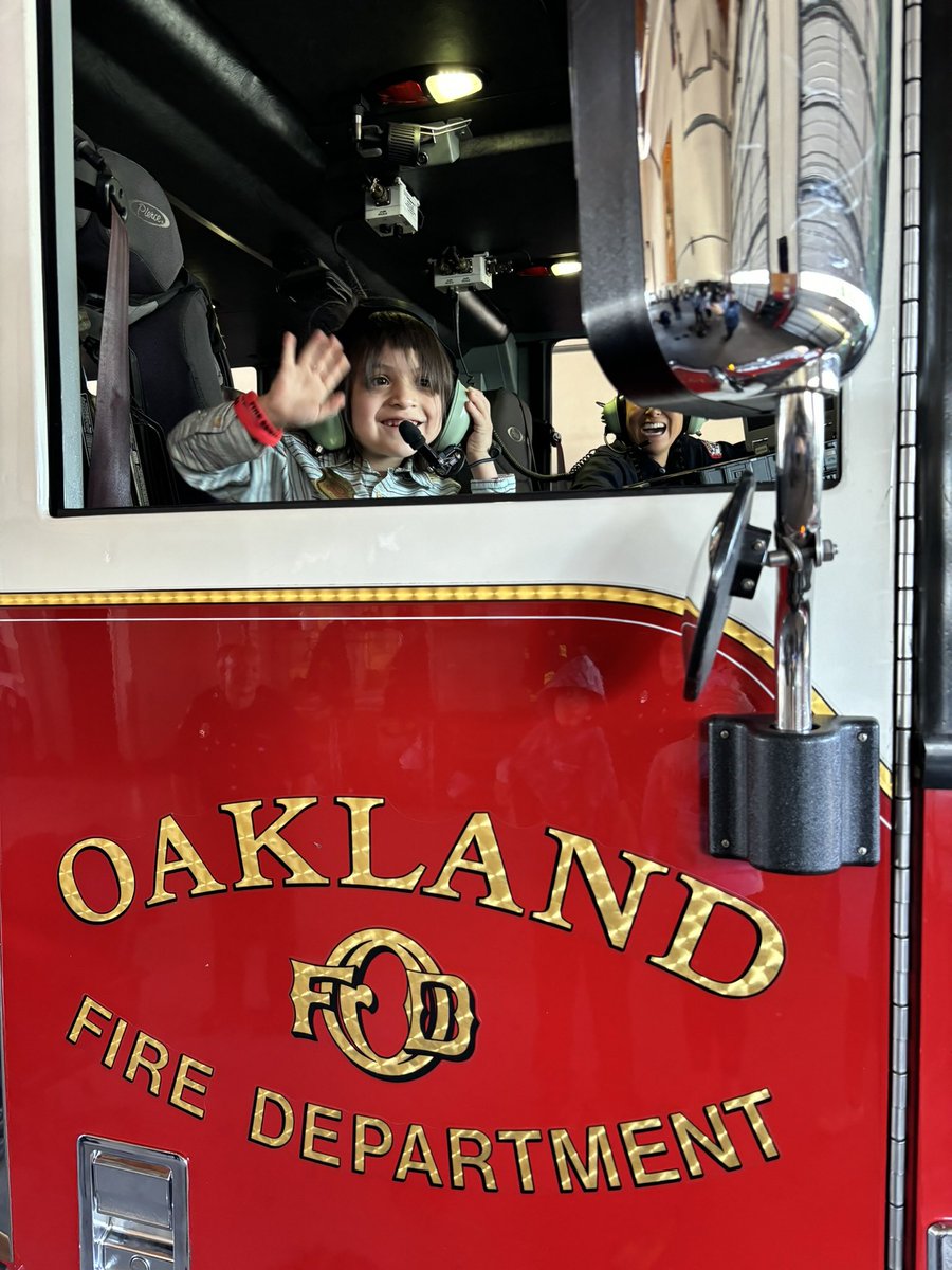 OaklandFireCA's tweet photo. Tune in Tonight at 6pm on @KTVU for a special story about 6-year old Abraham who had a unique start to his life and an exciting birthday reunion today at #OFD Station 20. 🚒🧑🏼‍🚒 🎂 https://t.co/PlCU9swYba