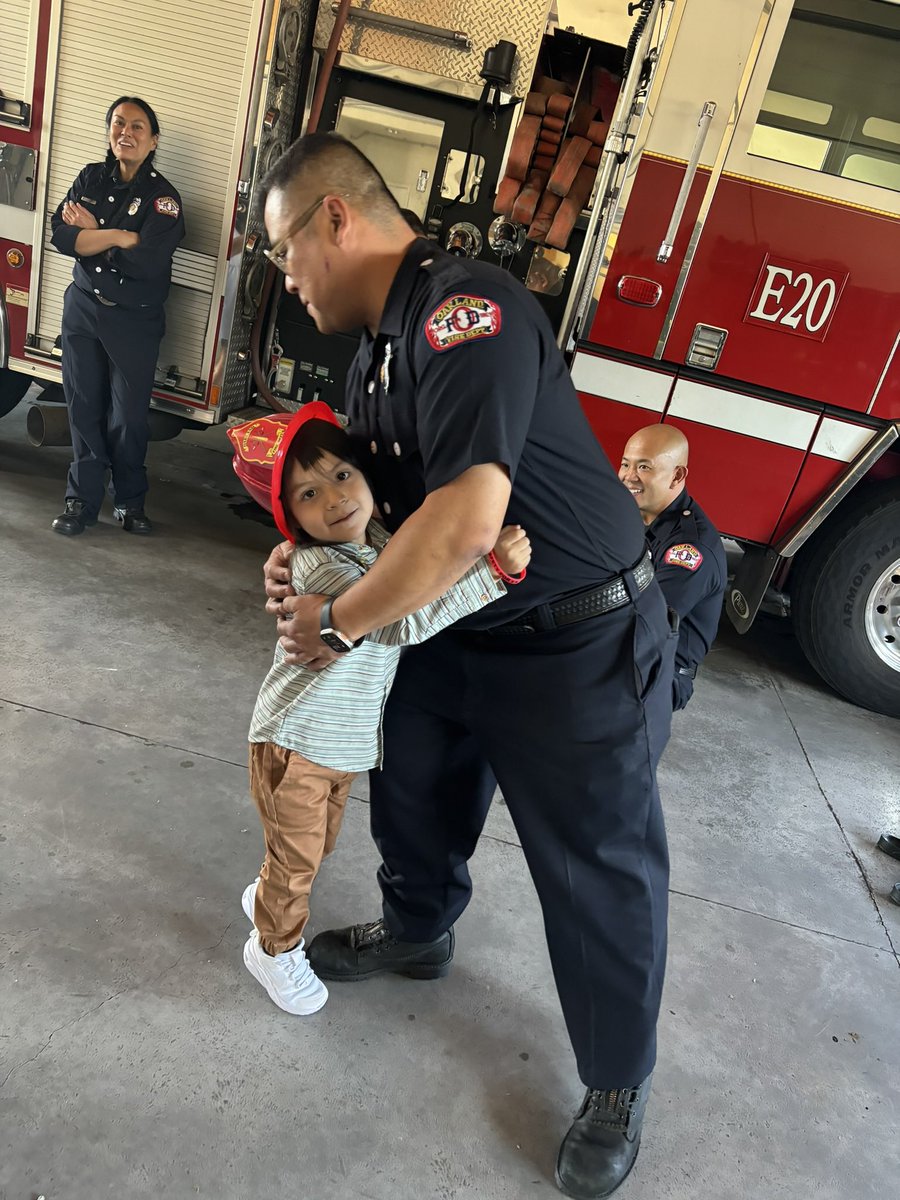 OaklandFireCA's tweet photo. Tune in Tonight at 6pm on @KTVU for a special story about 6-year old Abraham who had a unique start to his life and an exciting birthday reunion today at #OFD Station 20. 🚒🧑🏼‍🚒 🎂 https://t.co/PlCU9swYba