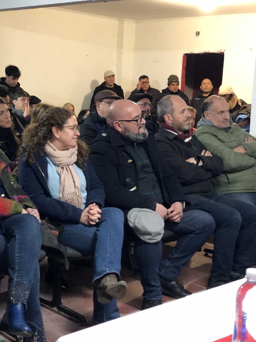 suarezcarlitos's tweet photo. #UCR 🙌🏻Asumieron las nuevas autoridades de la seccional 7ma #santafe
Felicitaciones a @EmiKoppl y a la nueva mesa de conducción! Adelante radicales! 🇮🇩🇮🇩 https://t.co/J7XOAEHzLt