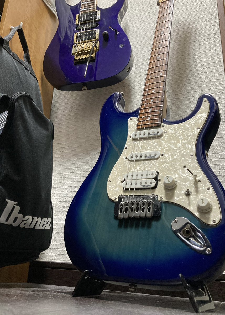 gamitaka02's tweet photo. #お前も青いギター持ってるんちゃうんか選手権
#Ibanez
#Raidback
#島村楽器
こんなタグ見たら乗っかるしかないやん😆 https://t.co/8sRboX2a5C