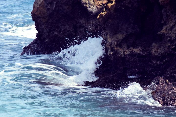 TamikoCreativeH's tweet photo. Art of the Day: "MOTION BY THE BEACH". Buy at: https://t.co/l0jvlRGiAr https://t.co/WRNSpNM5E0