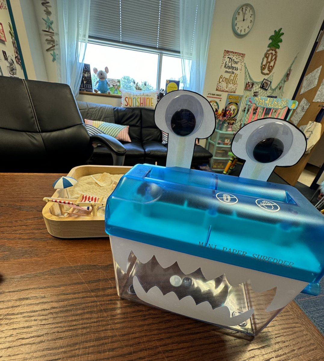 katie_counselor's tweet photo. Year 21 has loaded &amp; is off to a fantastic start!🤩
I adore my Smith Family &amp; the work WE do.❤️ 
#elementaryschoolcounselor #year6 #smithstars https://t.co/1CjYDLkOyb