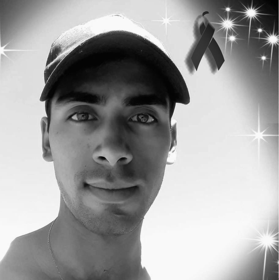 RodrigoButeler's tweet photo. Con mucha tristeza despedimos a Daniel Alfredo Martínez Barría quien hoy cumpliendo su trabajo perdió la vida en una persecución policial.
Nuestro acompañamiento a su familia, amigos y compañeros de trabajo por esta triste pérdida. https://t.co/ULOLVlRbDx