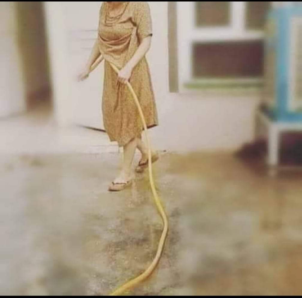 "- حلوه وترش الماء امام باب أهلها
"-  وسحرتني بالنظرات حاير شكلها.😇♥"-