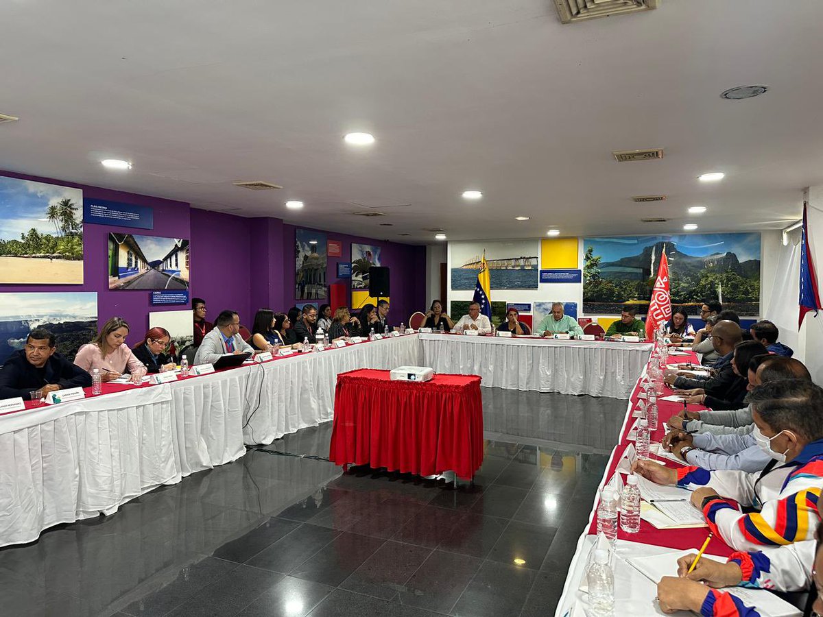 AliErnesto32's tweet photo. Asimismo, conversamos sobre las actividades a realizar, en el marco de la Semana Mundial Turismo, Premio Nacional de Turismo y la Feria Internacional de Turismo de Venezuela Táchira 2024. 

¡Seguimos avanzando!

@NicolasMaduro https://t.co/rdM15CiaMT