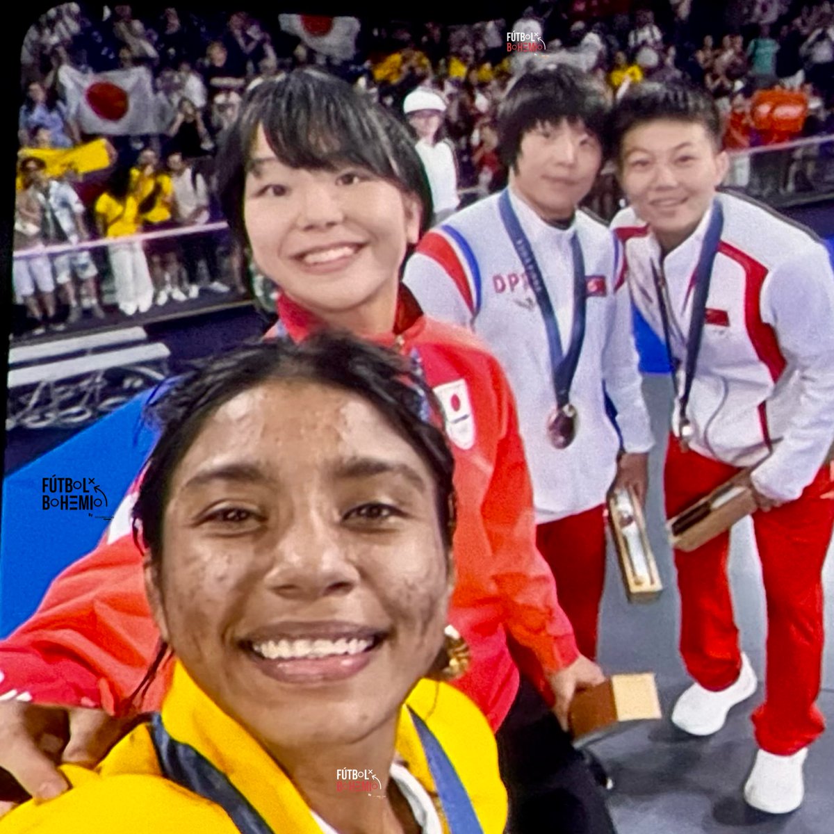 Teradeportes's tweet photo. La selfi que todo el Ecuador 🇪🇨 se tomó con la medalla de plata 🥈 que Lucía Yepez nos regaló. https://t.co/EDdVR8gOvF
