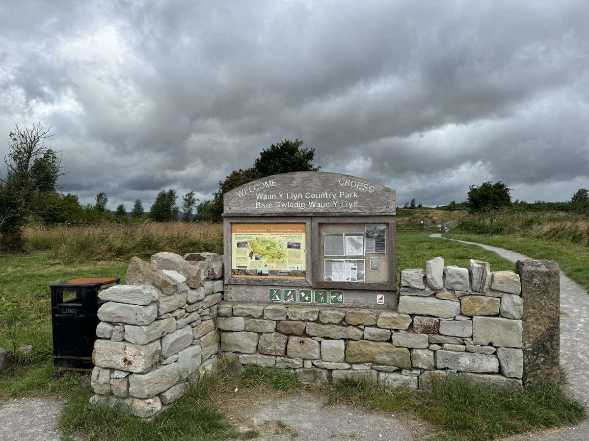 NWalesSocial's tweet photo. #NWalesHour
#goingwalkabout
#waleswalking
Quite literally blew some cobwebs away yesterday with an hour or so up on breezy Hope Mountain accompanied by @JannieBroadcast ๐ https://t.co/7p5PEqGrRP