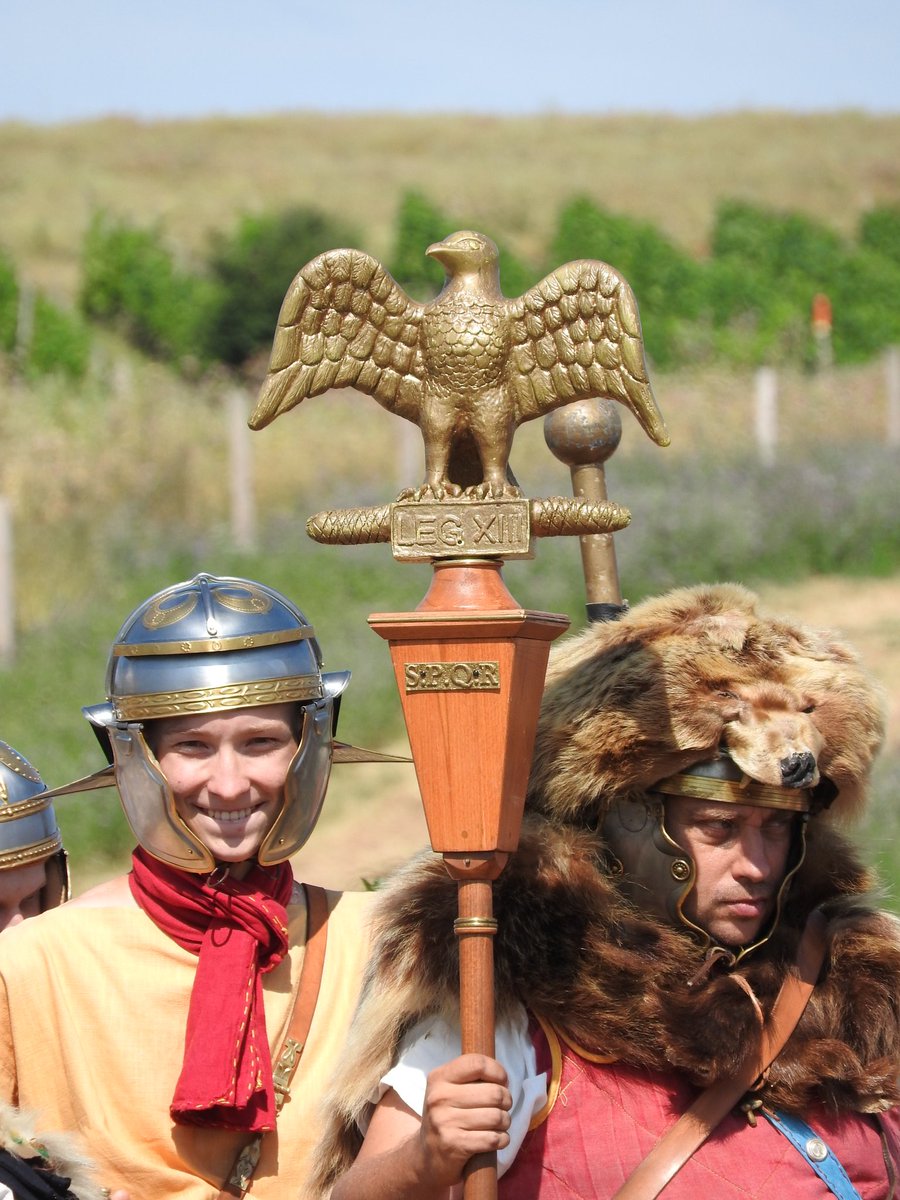 rimske's tweet photo. Replika římské lodi Danuvina Alacris vypluje opět tuto sobotu! K tomu přednáška @kom_bala o archeologii markomanských válek, přehlídka Římanů a Germánů 2. století a gladiátorské souboje!
#archeologie #reenactment #danuvinaalacris @Akademie_ved_CR https://t.co/Kfl5vgh1W6