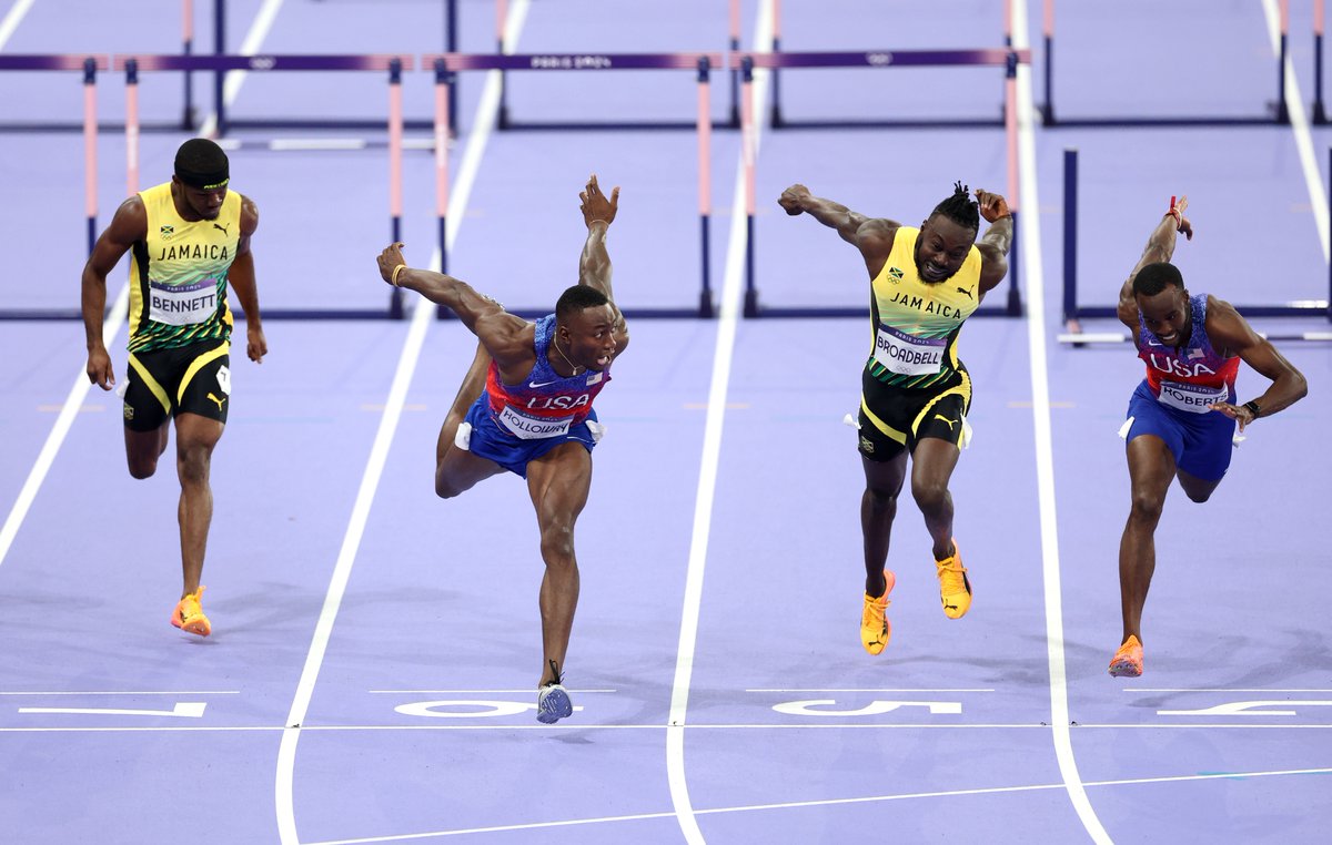 WorldAthletics's tweet photo. 18 in a row ‼️

🇺🇸's @Flaamingoo_ has won every race he's lined up in this year.

He adds his first Olympic gold to his medal collection 🙌

#Paris2024 #Olympics https://t.co/OfV3rUX4XQ