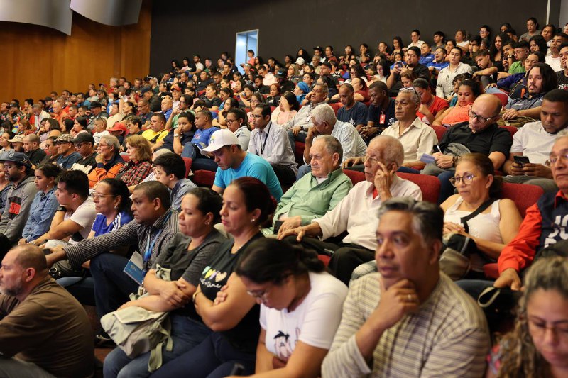 Ministerio para Ciencia y Tecnología (@mincyt_ve) on Twitter photo #Ahora | La abogada constitucionalista Olga Álvarez (
<a href="/AmalCandanguera/">Olga Alvarez</a>) participa en el Foro "¿Qué está pasando en Venezuela? Operaciones psicológicas en el país".
Su tema: La Constitución y la institucionalidad democrática frente al Golpe de Estado.
#PuebloSonrienteYEnPaz #Ahora | La abogada constitucionalista Olga Álvarez (
<a href="/AmalCandanguera/">Olga Alvarez</a>) participa en el Foro "¿Qué está pasando en Venezuela? Operaciones psicológicas en el país".
Su tema: La Constitución y la institucionalidad democrática frente al Golpe de Estado.
#PuebloSonrienteYEnPaz