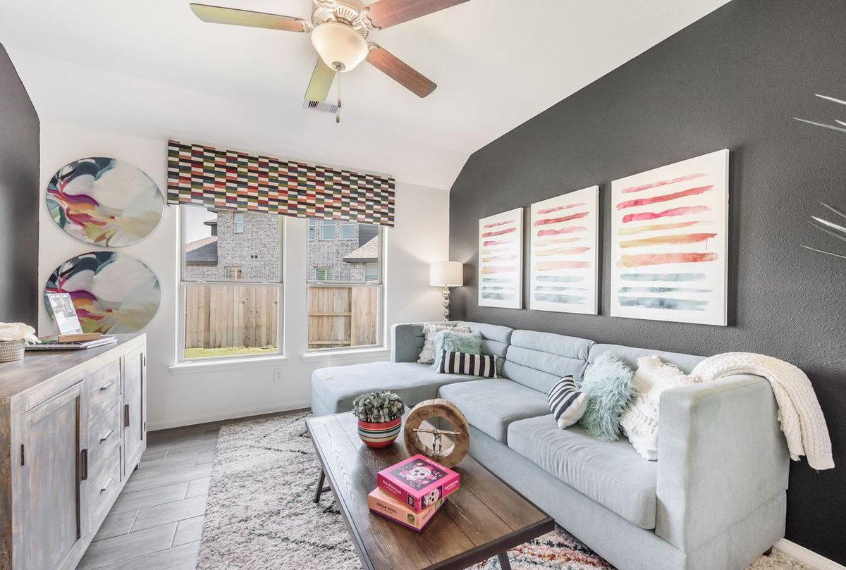 Currently furnished with a cozy sofa and TV, this versatile flex space, illuminated by two large side-by-side windows, is perfect for relaxation or entertainment.

Learn more: bit.ly/twitter-meri