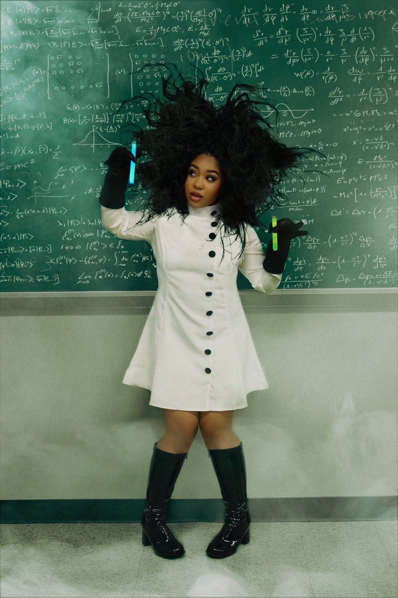Kelsie_camia's tweet photo. On this episode of Breaking Grad🧪⚗️

Kelsie Camia Signing out ✌🏽 

B.S. in Chemistry w/ Forensic Science Focus

#hbcugrad  #pvamu https://t.co/2sezcedPwW