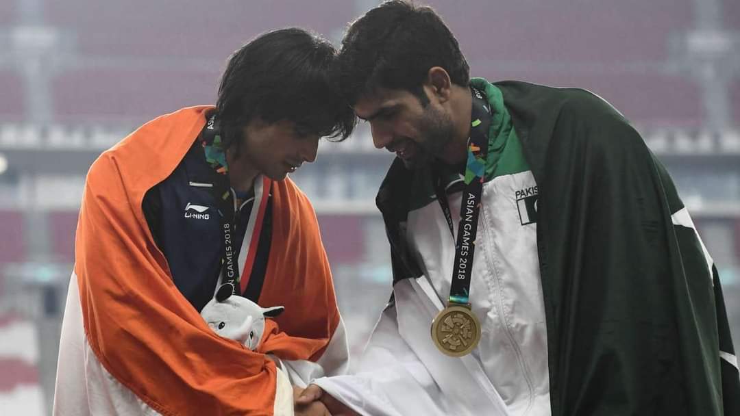 grafidon's tweet photo. मंदिर मस्जिद भेद कराते 
मेल कराता भाला वाला 

 🇮🇳❤️🇵🇰  #घोरकलजुग 
#NeerajChopra https://t.co/pkrInzmcfE