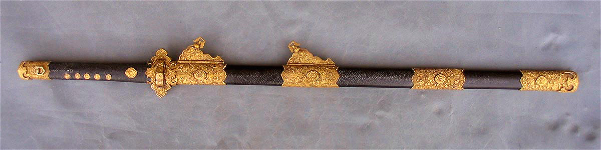 JeanNAdelard's tweet photo. Cultural links that you might never think of...

The katana is a descendant of the tachi, which in turn is descended from the hengdao of the Tang dynasty, which is in turn a borrowing from Sasanid Persia.

Katana are an Iranian export to Japan. https://t.co/0139O9T3Sw