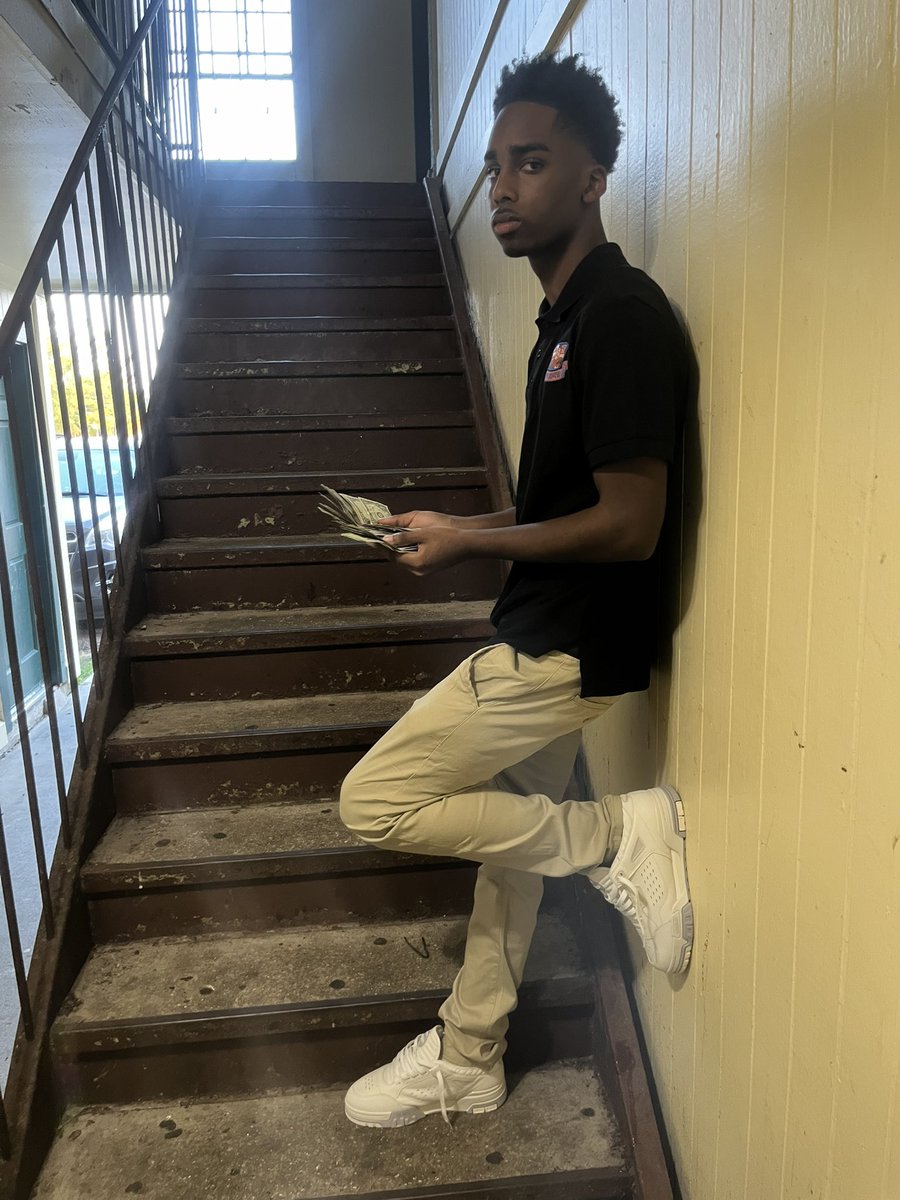 drxgsnmillions's tweet photo. LastFirstDay #freemyuncle https://t.co/9Yi1NJPhAk