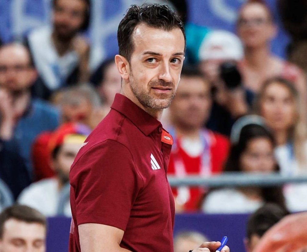 onedio's tweet photo. TRT Spor Muhabiri Enes Yalnız:

"Daniele Santarelli maç sonu yaptığımız röportajda gözyaşlarına hakim olamadı. Vaktimiz kalmadığı için canlı veremedik." https://t.co/hYudKe55aZ