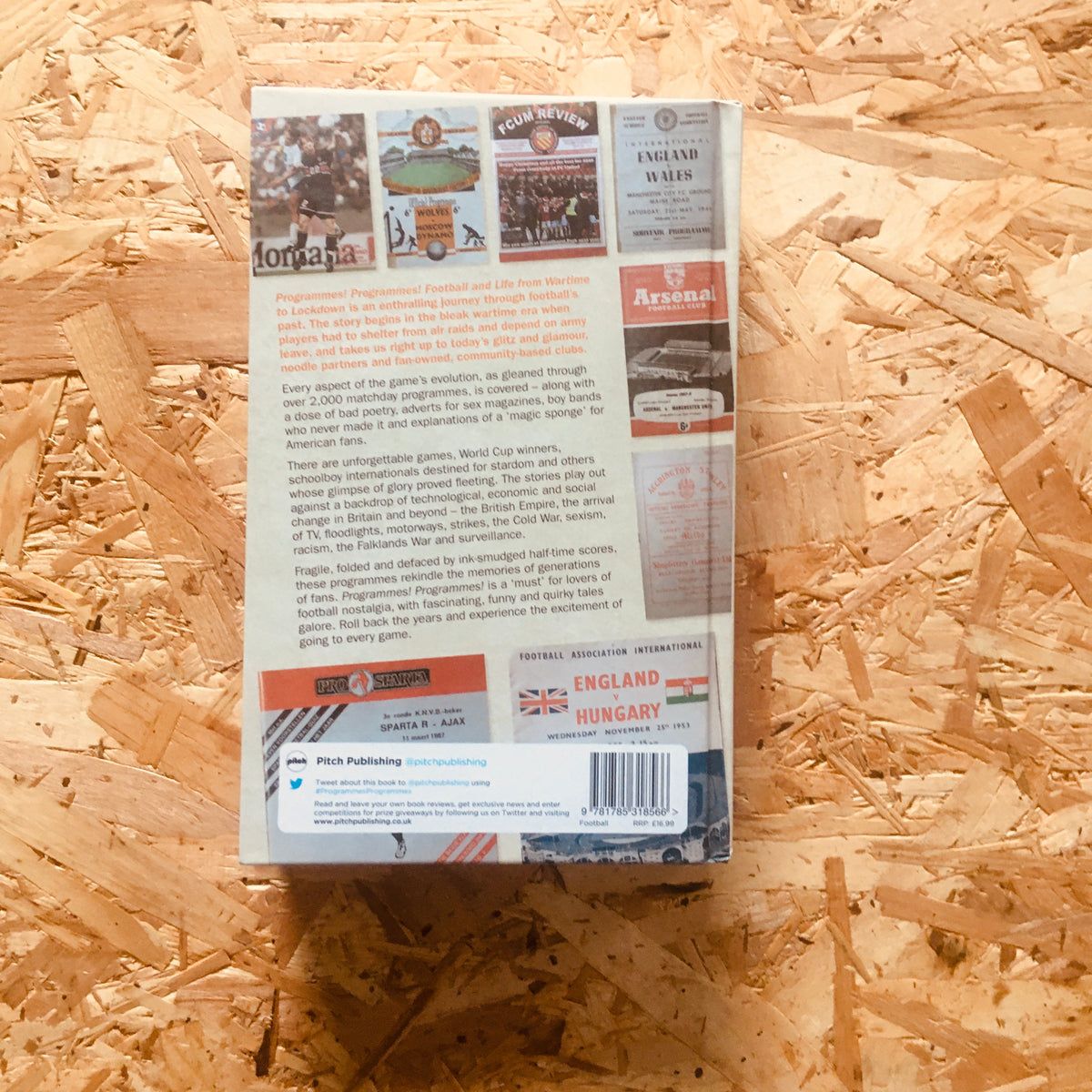 𝐑𝐄𝐒𝐓𝐎𝐂𝐊 | PROGRAMMES! PROGRAMMES! by <a href="/CliffHague/">Cliff Hague</a>

A fascinating archaeological dig through a collection of 2,000 programmes, charting the game's growth from the bleak wartime era through to the glitz of today's global stars.

<a href="/PitchPublishing/">Pitch Publishing 📚 Sports Books</a>

🛒 stanchionbooks.com/products/progr…
