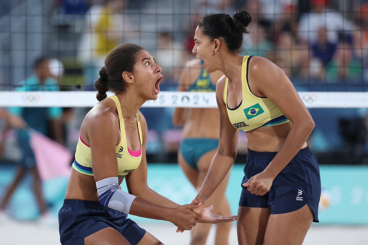 JogosOlimpicos's tweet photo. FINALISTAS! 🇧🇷

Ana Patrícia e Duda vencem Mariafe e Taliqua Clancy 🇦🇺 por 2 a 1 e vão para a decisão valendo o #ouro nos #JogosOlímpicos #Paris2024! https://t.co/TztU2kcBiV