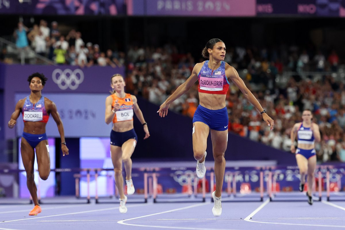 There can only be one queen 👑 

400m hurdles podium 🤯

🥇 50.37 WR <a href="/GoSydGo/">Sydney McLaughlin-Levrone</a> 🇺🇸 
🥈 51.87 Anna Cockrell 🇺🇸 
🥉 52.15 Femke Bol 🇳🇱 

#Paris2024 #OlympicGames
